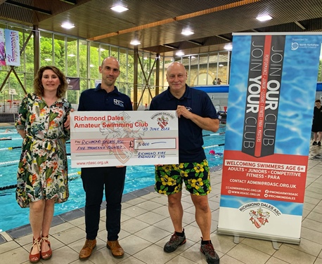 RICHMOND FIRE ENGINEERS DONATES £5000 TO LOCAL SWIMMING CLUB